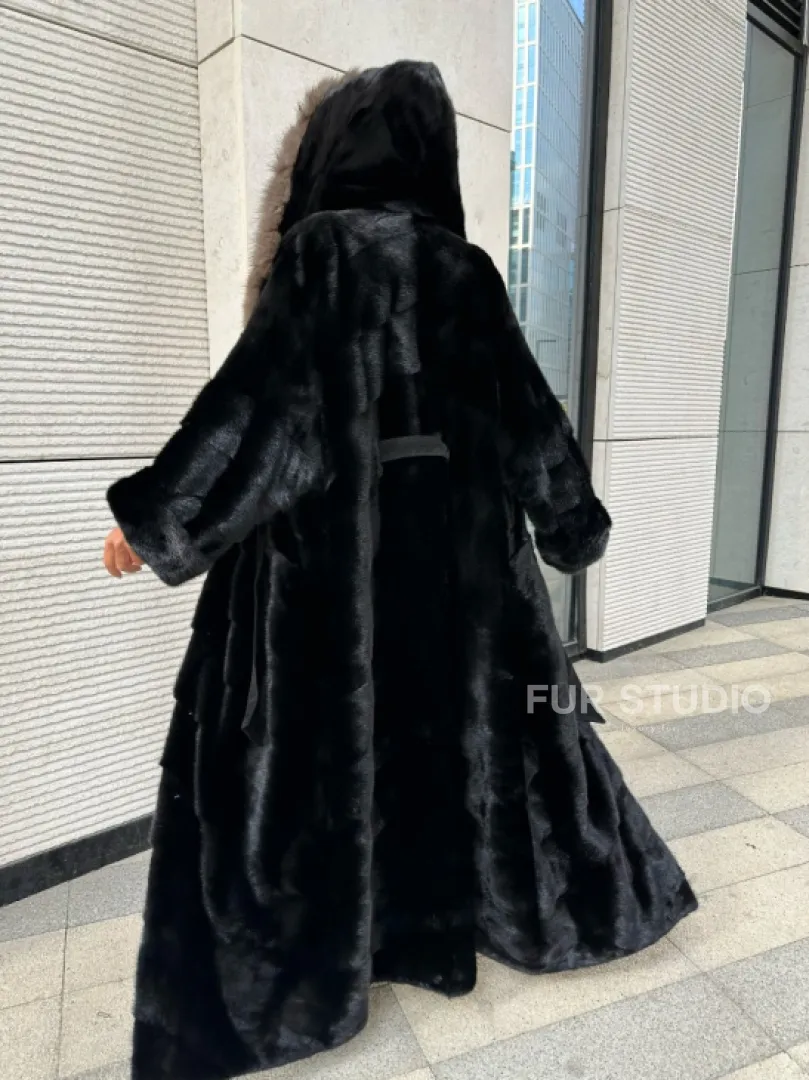 Роскошная шуба из финской норки с капюшоном из меха куницы - черный бриллиант - фото 3