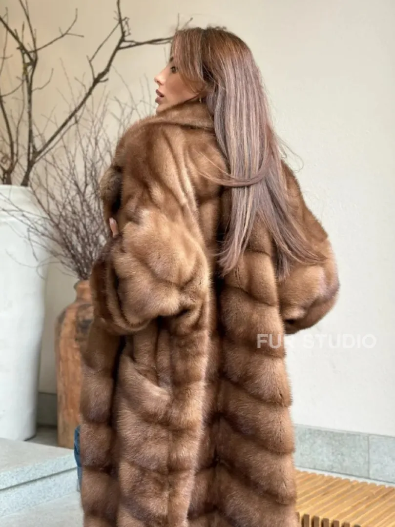 Стильное пальто из меха соболиной норки - цвет соболь