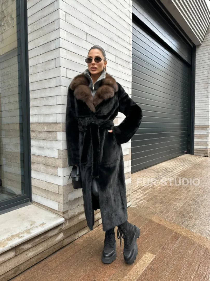 Шуба норковая Black Velvet c воротником из меха куницы
