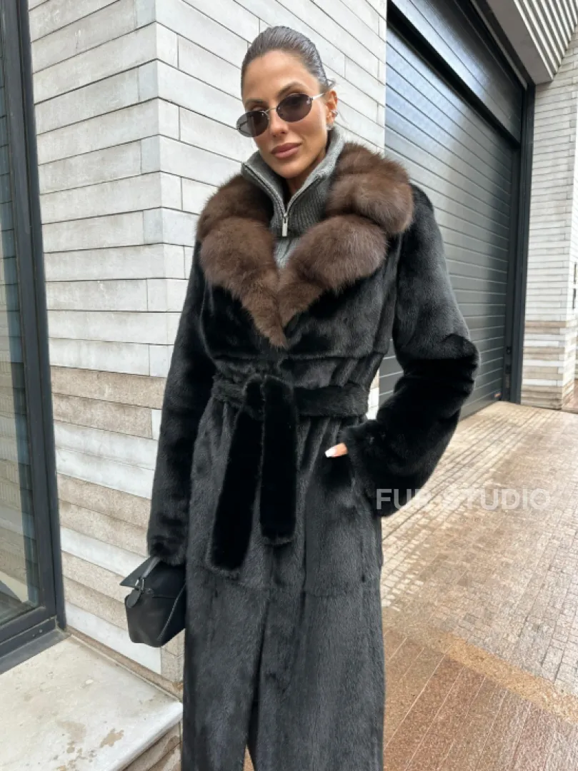 Шуба норковая Black Velvet c воротником из меха куницы
