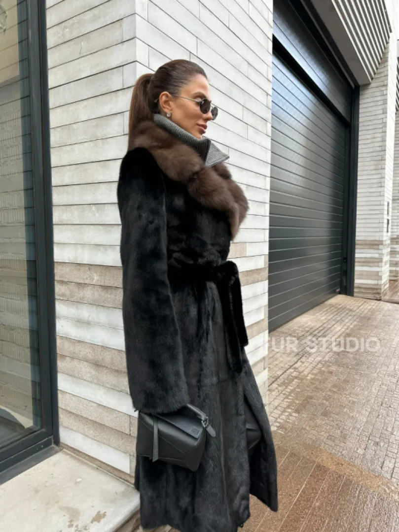 Шуба норковая Black Velvet c воротником из меха куницы