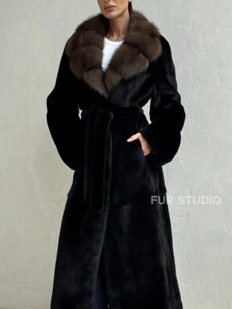 Шуба норковая Black Velvet c воротником из меха куницы - фото 1