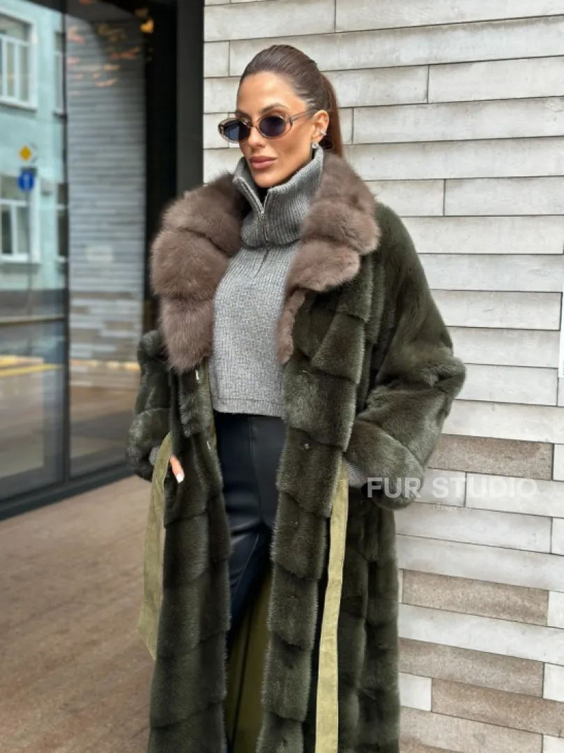Шуба норковая хаки с воротником из меха куницы - фото 0