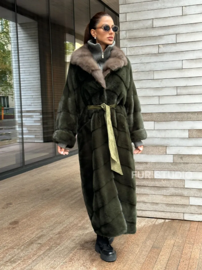 Шуба норковая хаки с воротником из меха куницы - фото 3