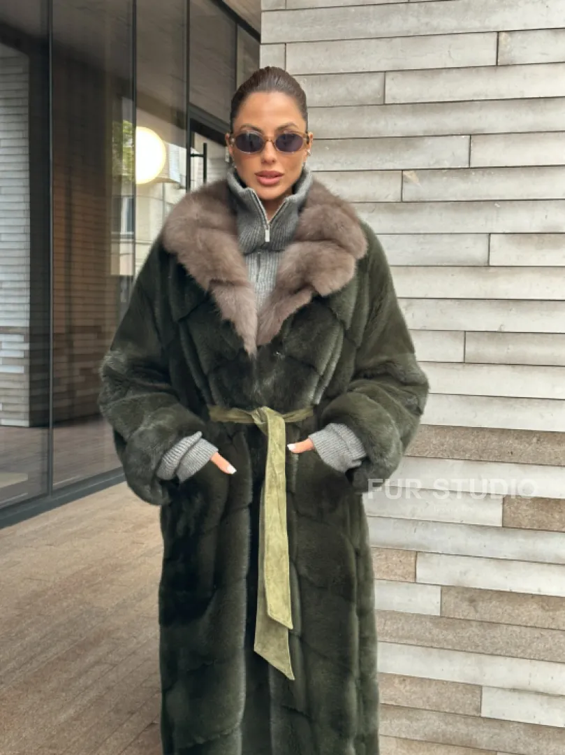 Шуба норковая хаки с воротником из меха куницы - фото 2