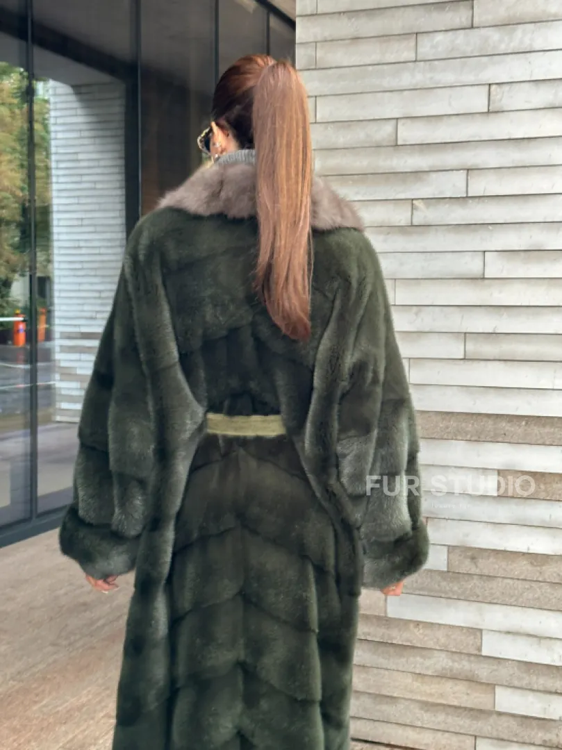 Шуба норковая хаки с воротником из меха куницы - фото 1