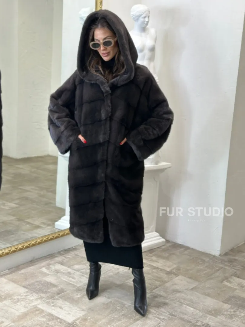 Норковая шуба в цвете графитовый уголь с капюшоном - фото 2