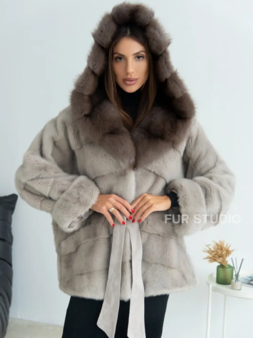 Норковое пончо с капюшоном куница светло-серого цвета - фото 1