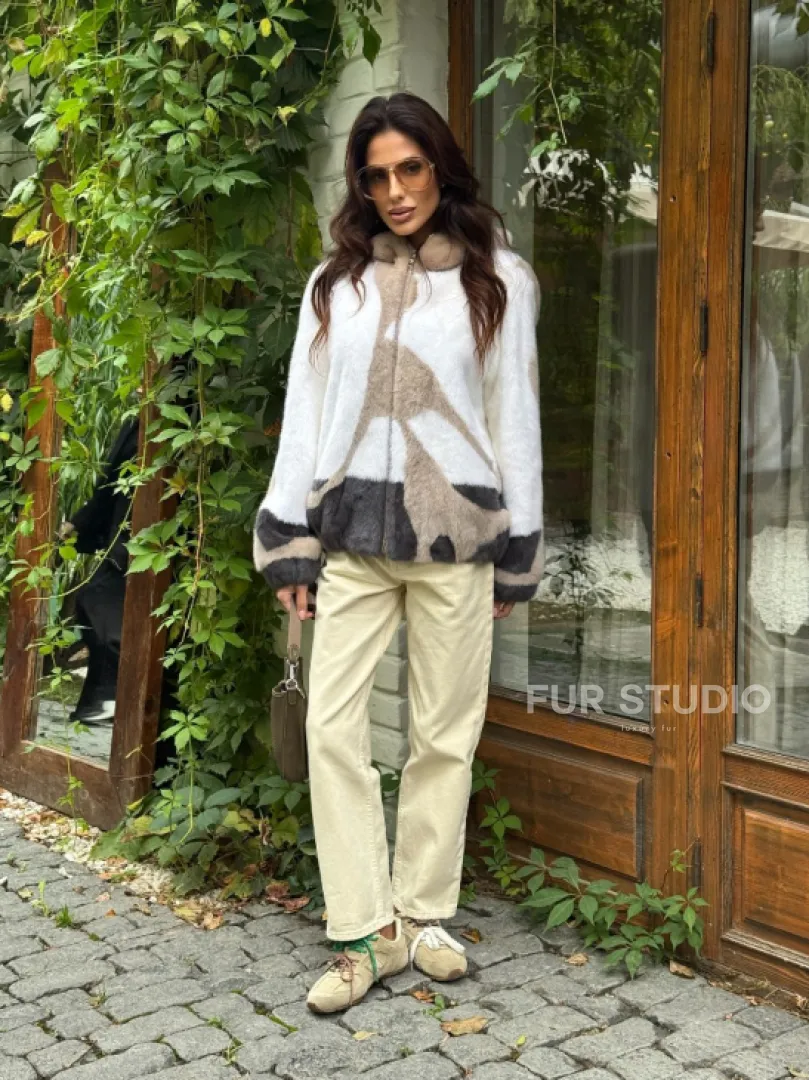 Стильная норковая куртка с капюшоном - фото 9