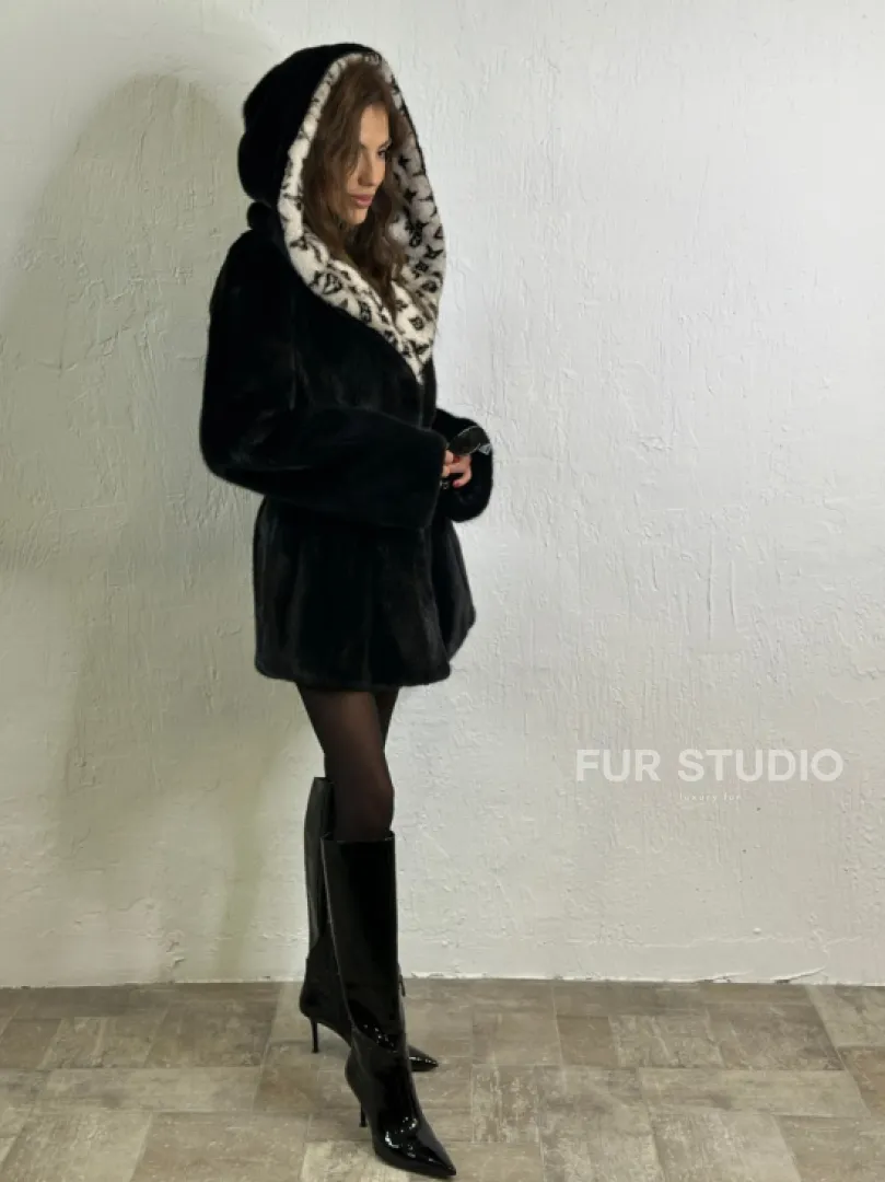 Черная норковая шуба, капюшон с принтом Louis Vuitton - фото 5