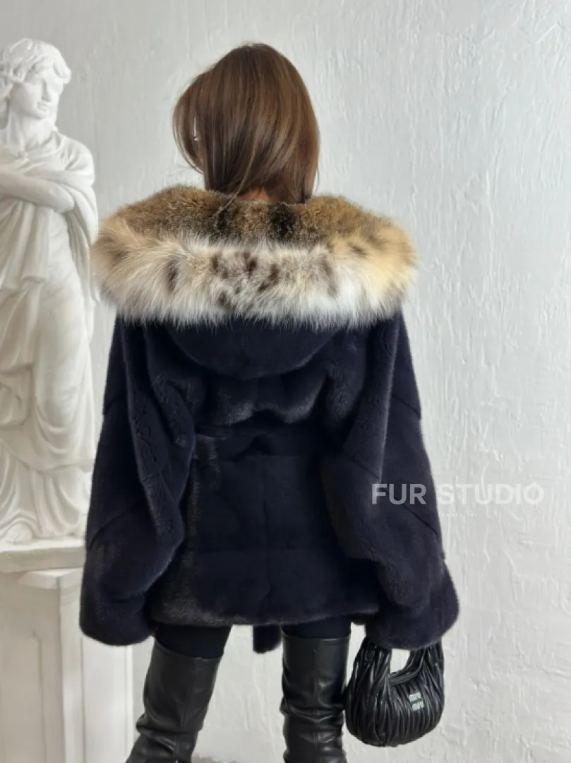 Летучая мышь норка с капюшоном из меха рыси - цвет инфинити - фото 6