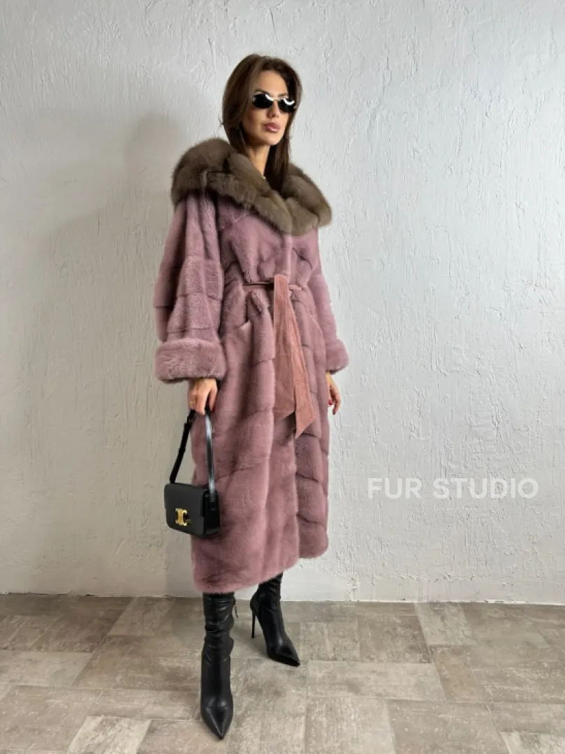 Норковая шуба с капюшоном из меха куницы - цвет пудра - фото 4