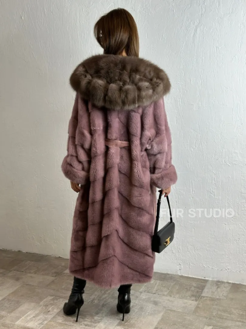 Норковая шуба с капюшоном из меха куницы - цвет пудра - фото 3