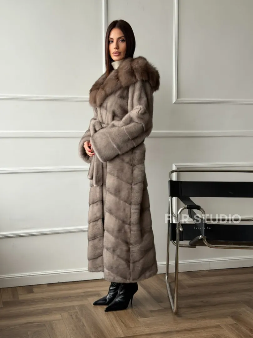 Шуба норковая с капюшоном куница - цвет светло-серый