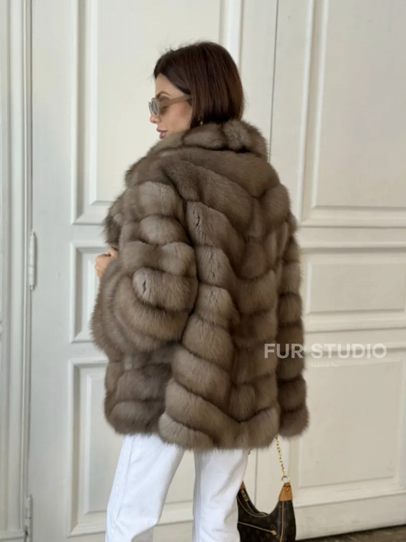 Шуба из куницы воротник английский