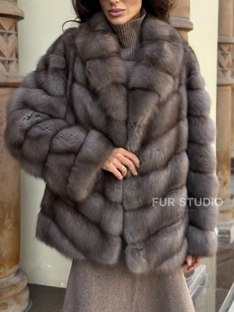Элегантная шуба из меха куницы - серый трюфель - фото 3