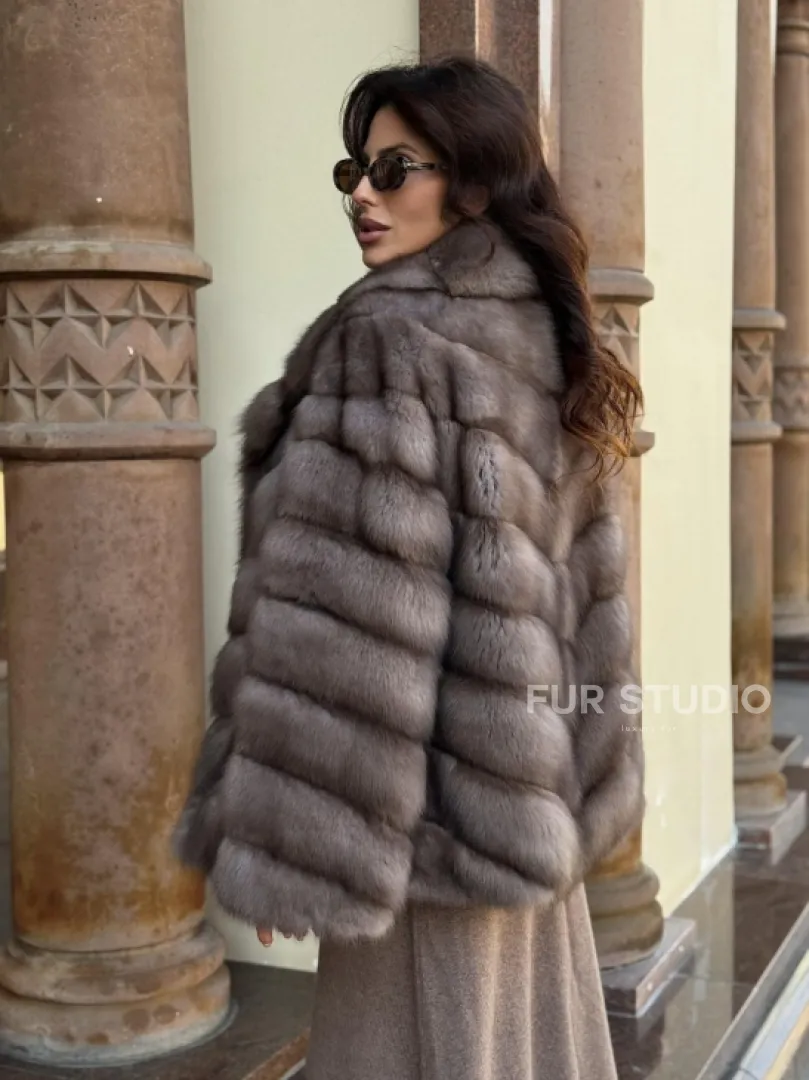 Элегантная шуба из меха куницы - серый трюфель - фото 10
