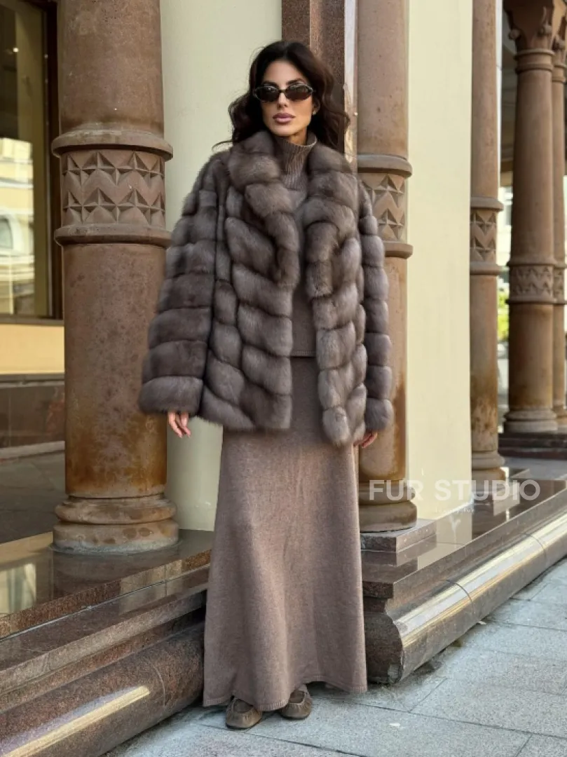 Элегантная шуба из меха куницы - серый трюфель - фото 9
