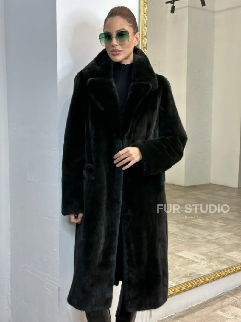 Элегантное пальто из плюшевой норки VELVET - цвет черно-зеленый