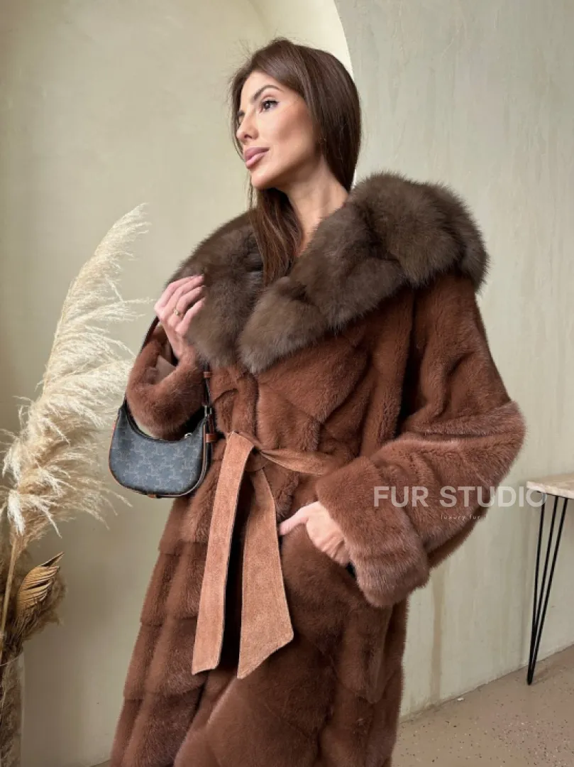 Шуба из аукционной норки с капюшоном из куницы - цвет терракотовый - фото 3