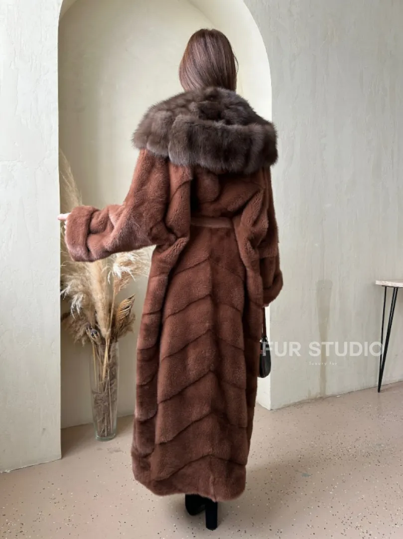Шуба из аукционной норки с капюшоном из куницы - цвет терракотовый - фото 4