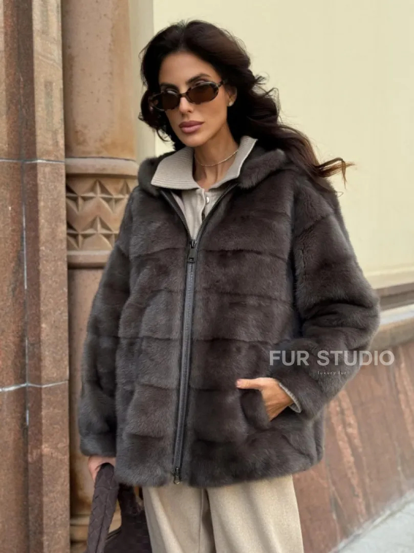 Бомбер из меха норки с капюшоном - цвет мокко - фото 0