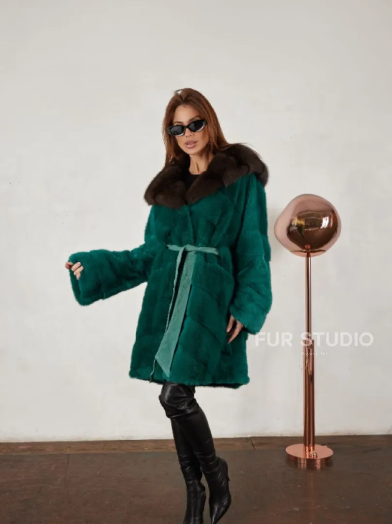 Норковая шуба с капюшоном из меха куницы - цвет темный изумруд - фото 4
