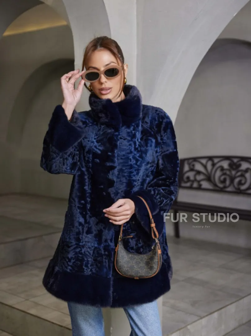 Шуба из каракульчи стойка воротник - цвет синий - фото 1