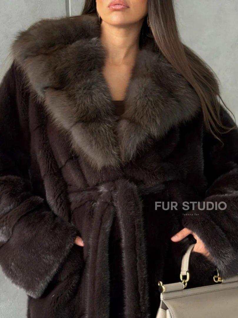 Шуба норковая с капюшоном из меха куницы - цвет уголь