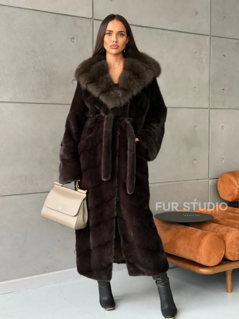 Шуба норковая с капюшоном из меха куницы - цвет уголь