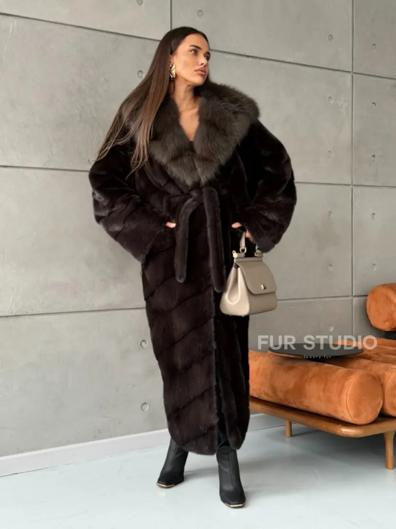 Шуба норковая с капюшоном из меха куницы - цвет уголь