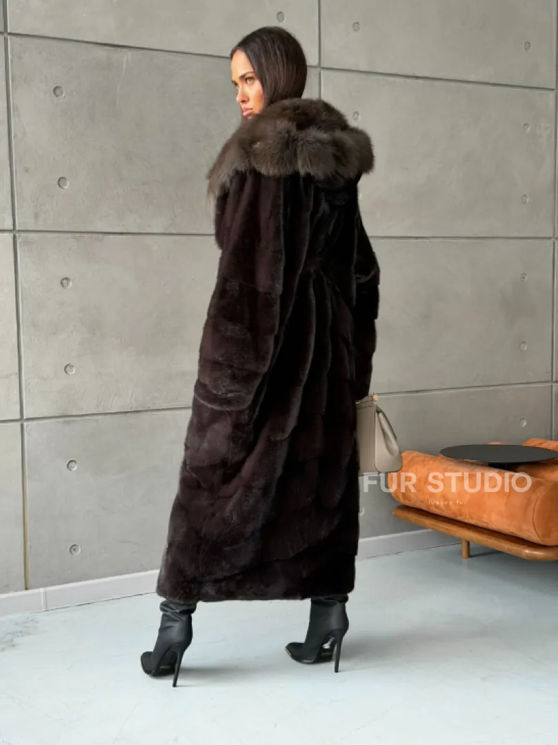 Шуба норковая с капюшоном из меха куницы - цвет уголь