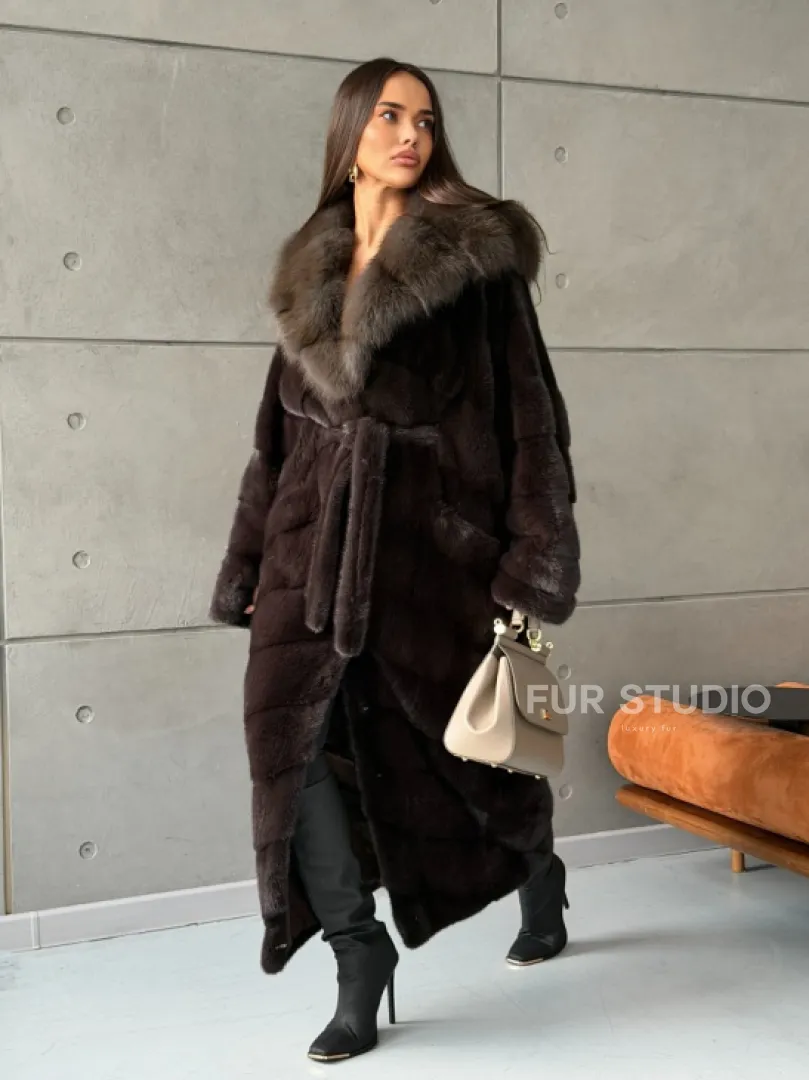 Шуба норковая с капюшоном из меха куницы - цвет уголь