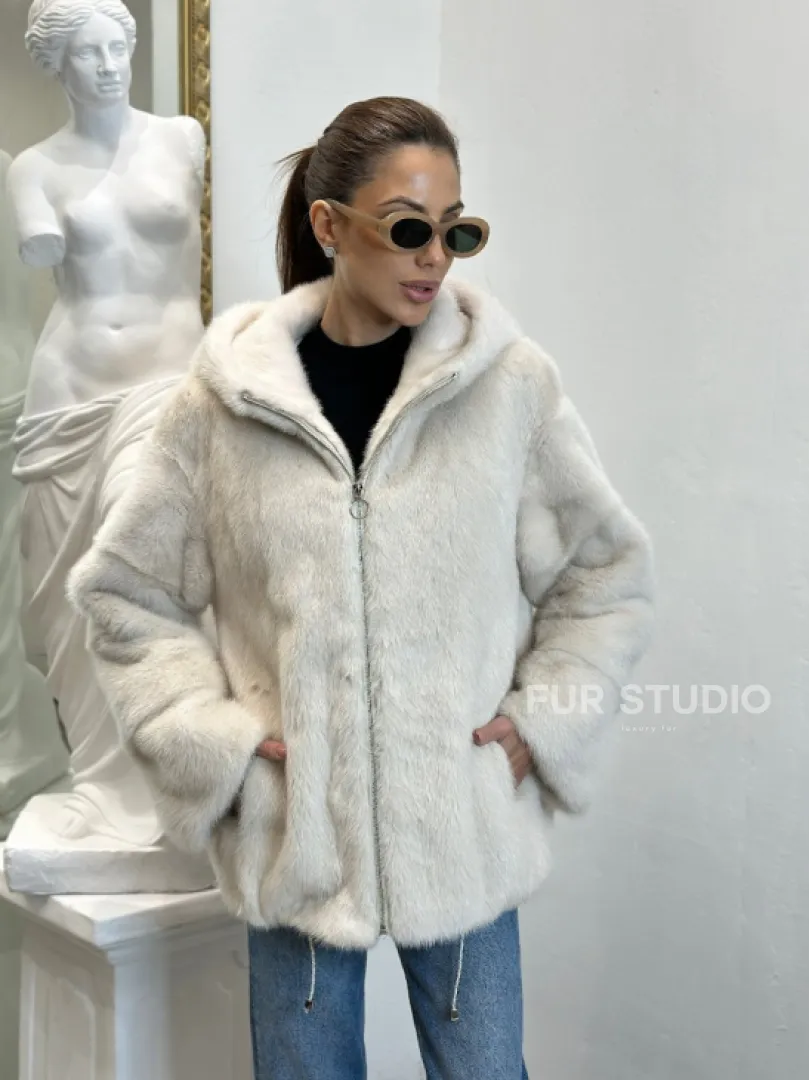 Норковая куртка с капюшоном - цвет ваниль - фото 2