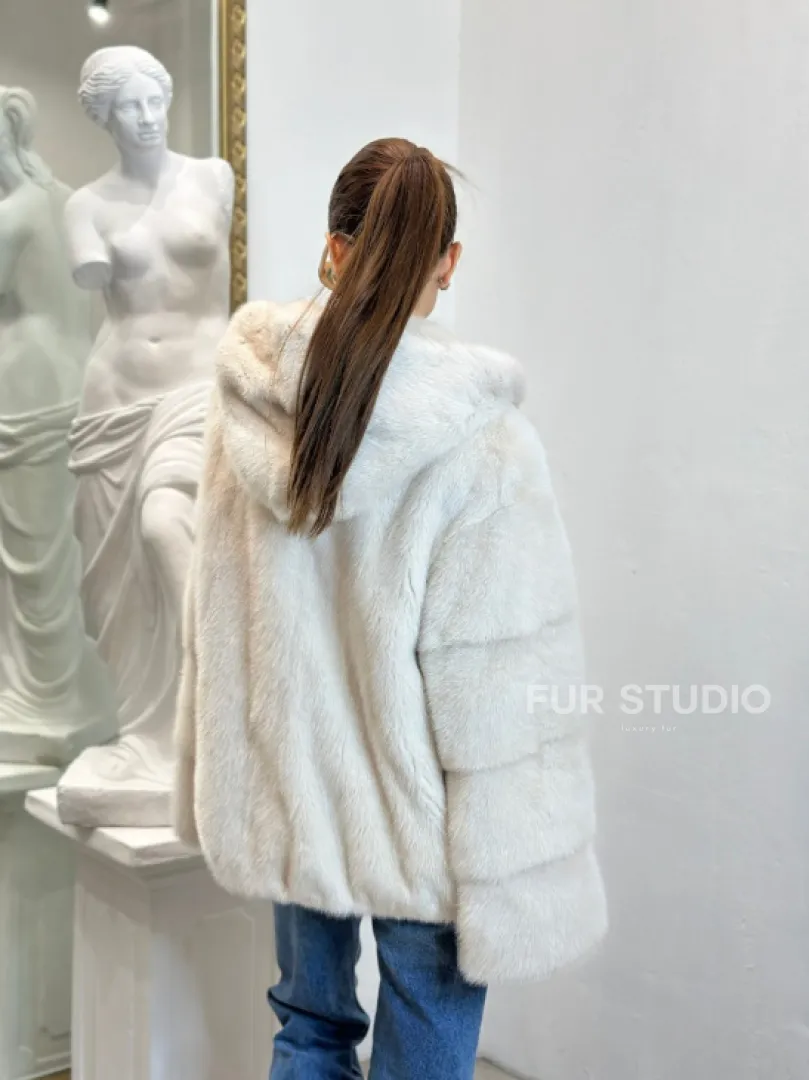 Норковая куртка с капюшоном - цвет ваниль - фото 6