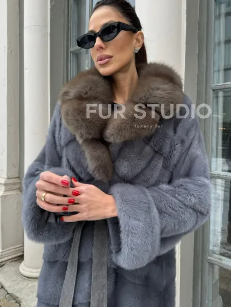 Норковая шуба с воротником из меха куницы - цвет серый - фото 2