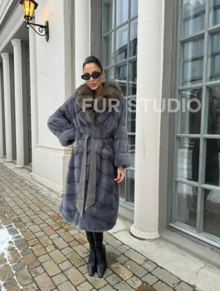 Норковая шуба с воротником из меха куницы - цвет серый - фото 6