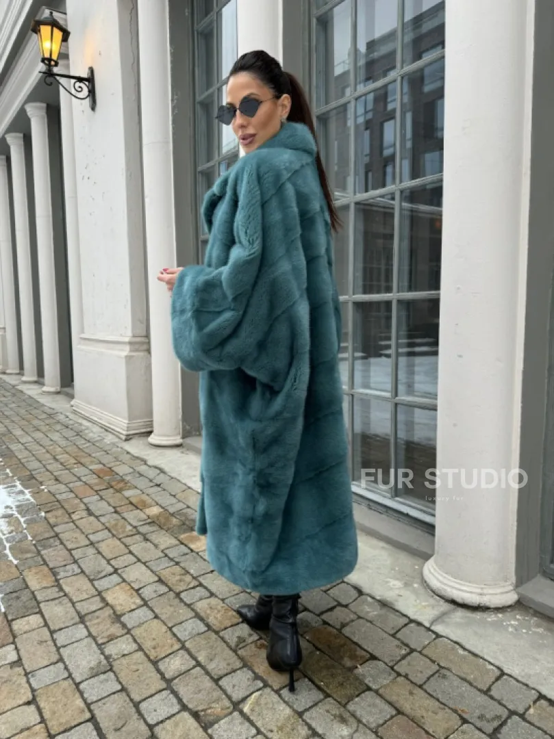 Шуба из меха норки в стиле Oversize - цвет тиффани