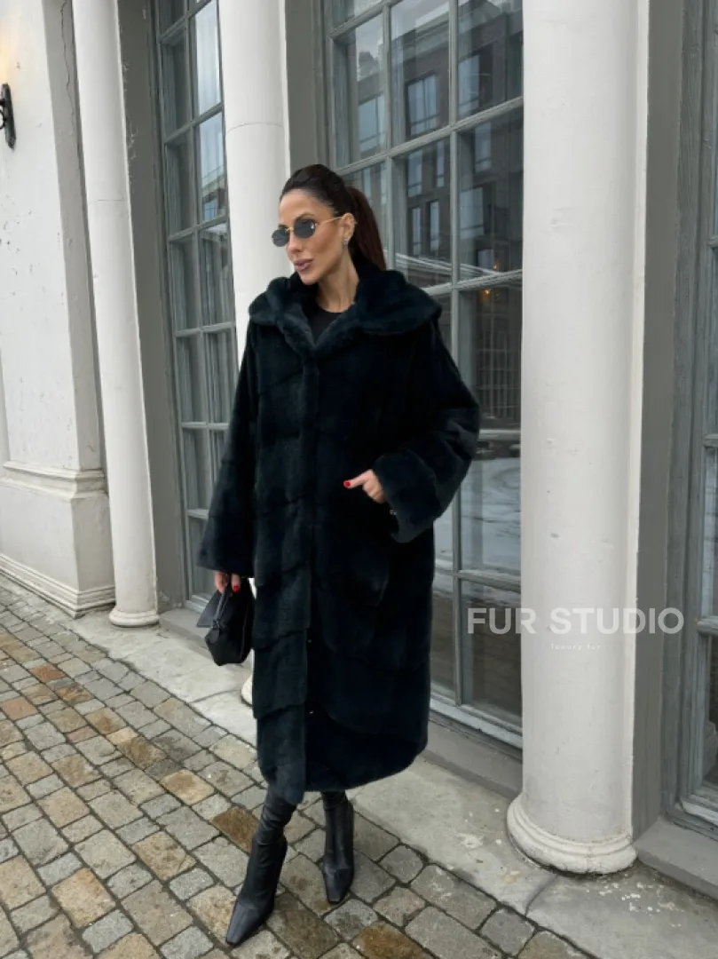 Шуба из плюшевой норки NAFA с капюшоном  - цвет черный изумруд - фото 7