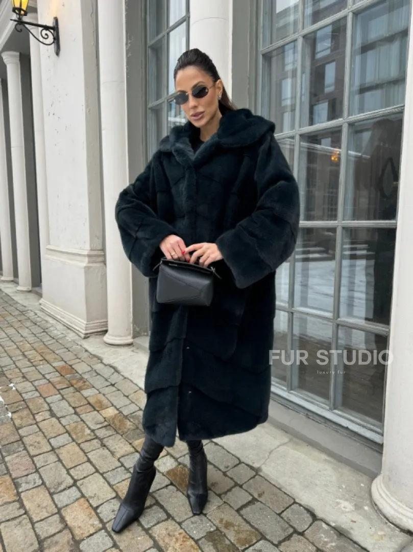 Шуба из плюшевой норки NAFA с капюшоном  - цвет черный изумруд - фото 0