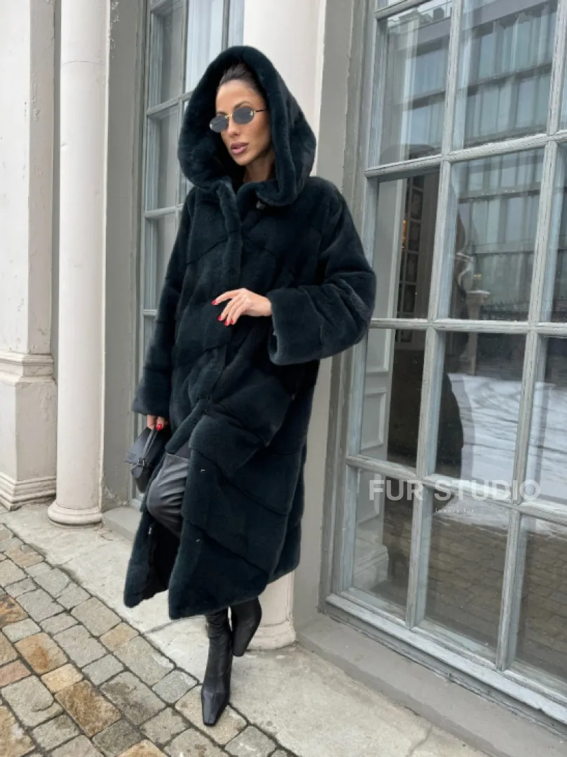 Шуба из плюшевой норки NAFA с капюшоном  - цвет черный изумруд - фото 3