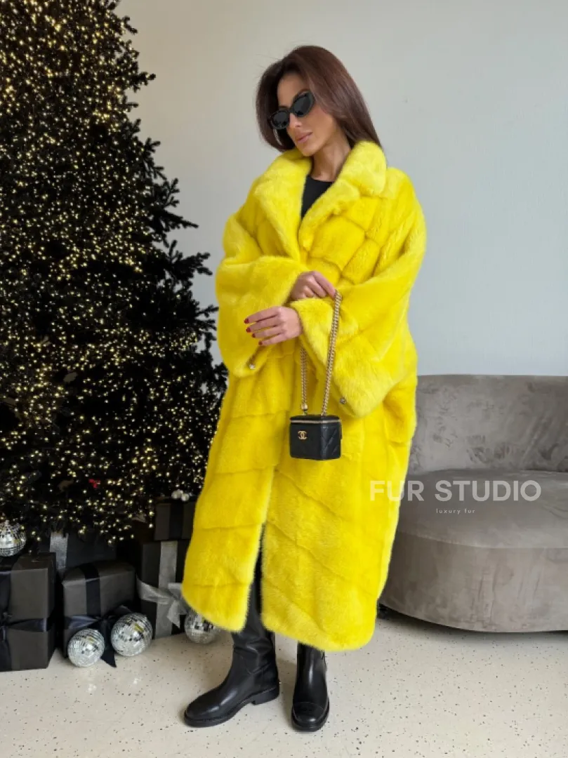 Шуба норковая в стиле Oversize - цвет лимонный