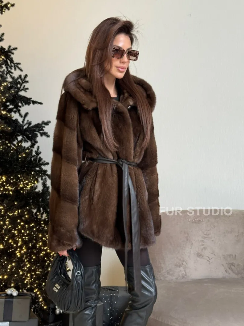 Норковый жакет с капюшоном, роспуск в цвете орех - фото 3