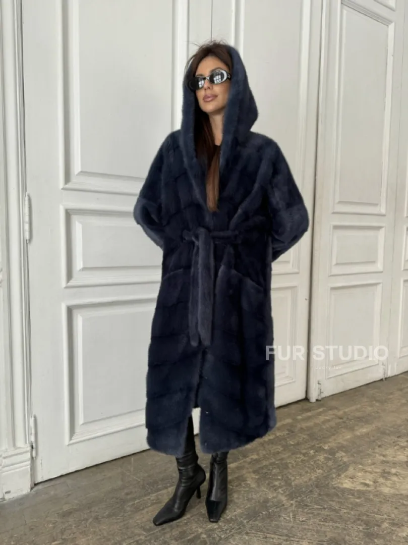Норковая шуба с капюшоном под пояс - цвет темно-синий - фото 6