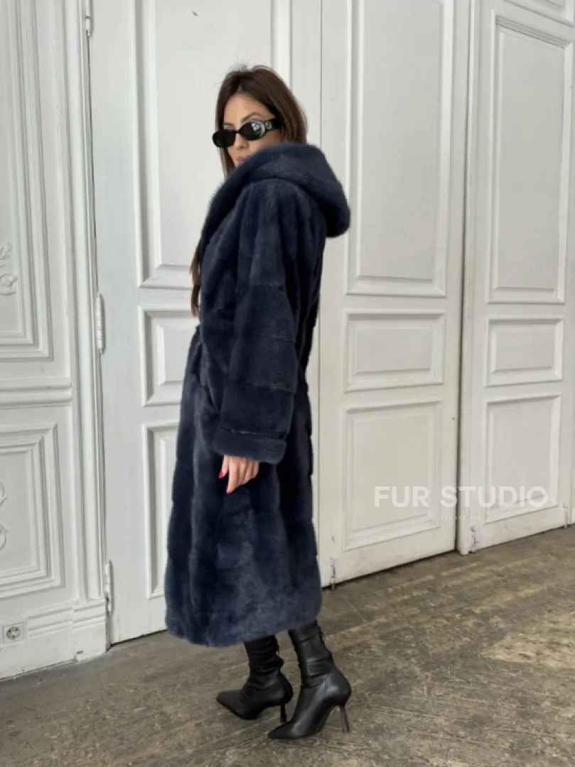 Норковая шуба с капюшоном под пояс - цвет темно-синий - фото 7