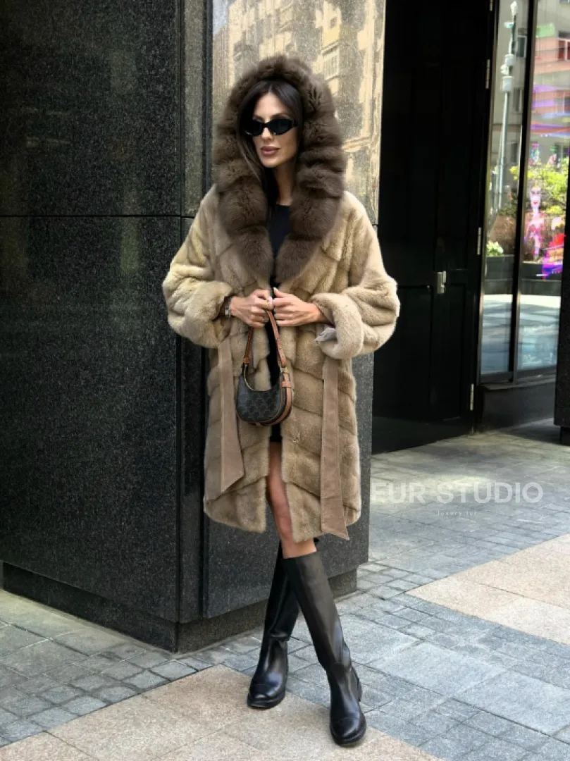 Шуба норковая с капюшоном куница - цвет пастель - фото 6