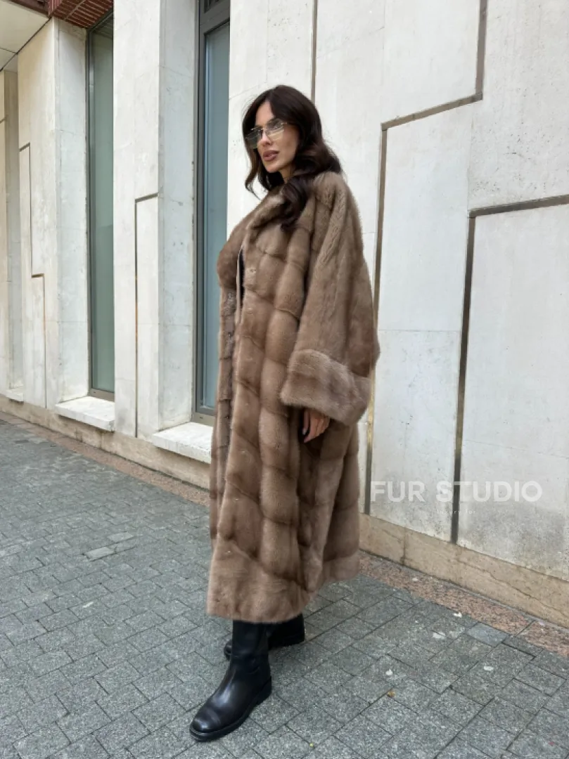 Норковая шуба с английским воротником  - цвет пастель  - стиль 