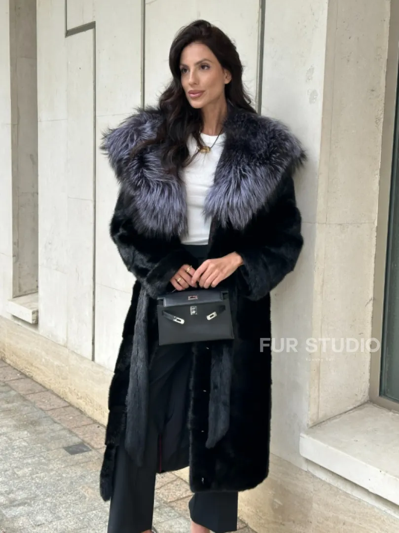 Норковая шуба черного цвета с капюшоном из чернобурки - фото 6