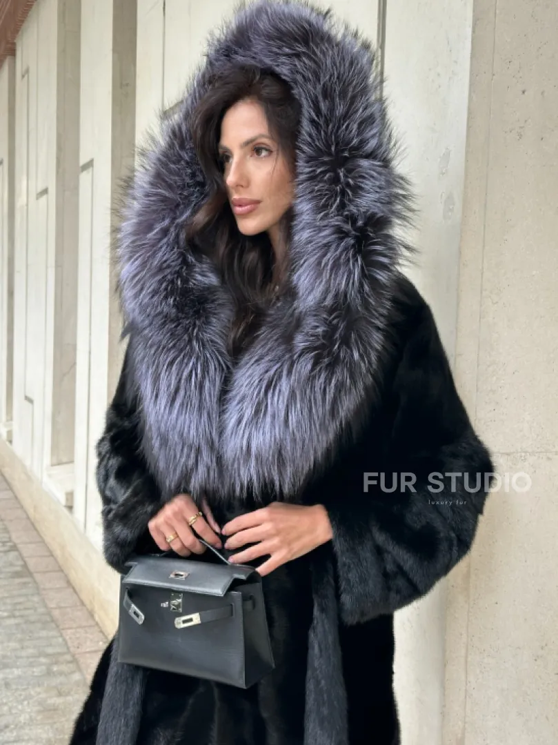 Норковая шуба черного цвета с капюшоном из чернобурки - фото 3