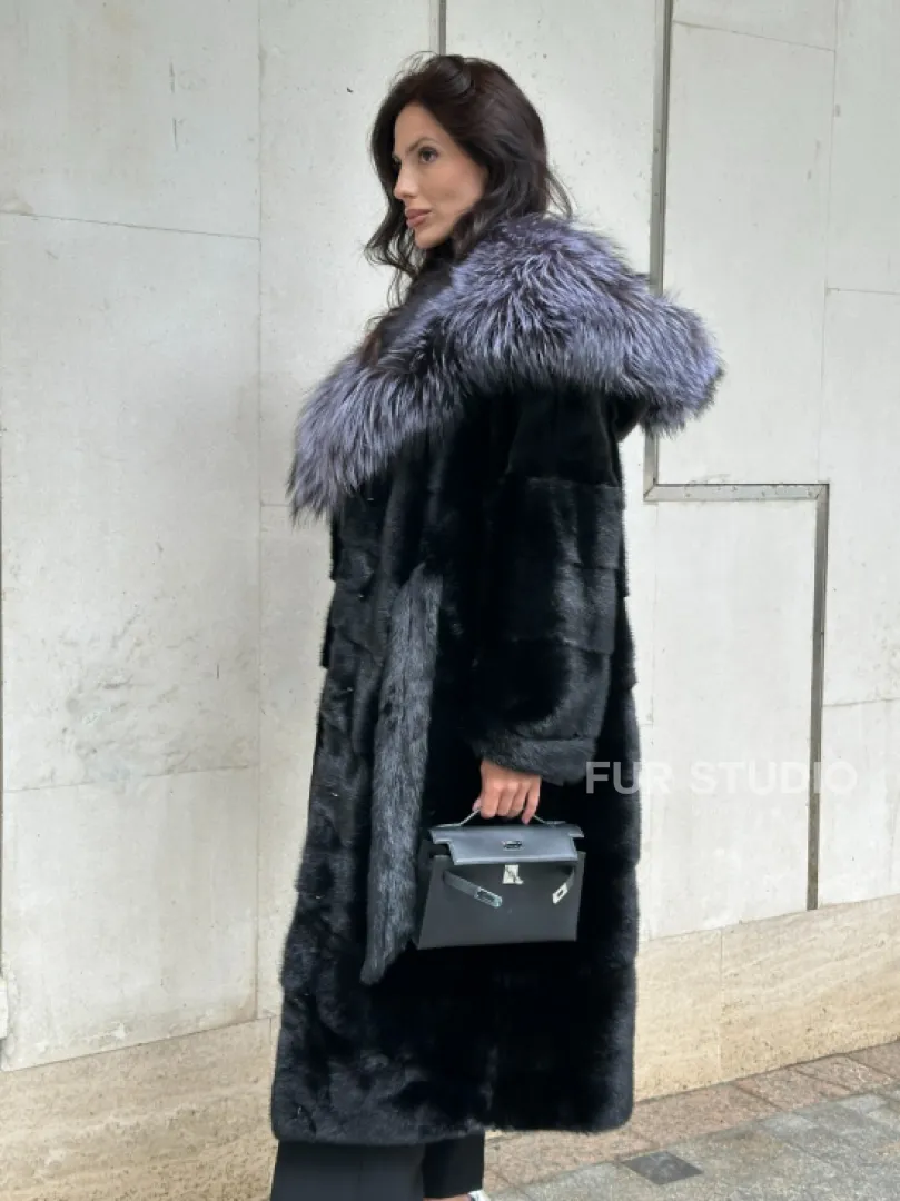 Норковая шуба черного цвета с капюшоном из чернобурки - фото 7